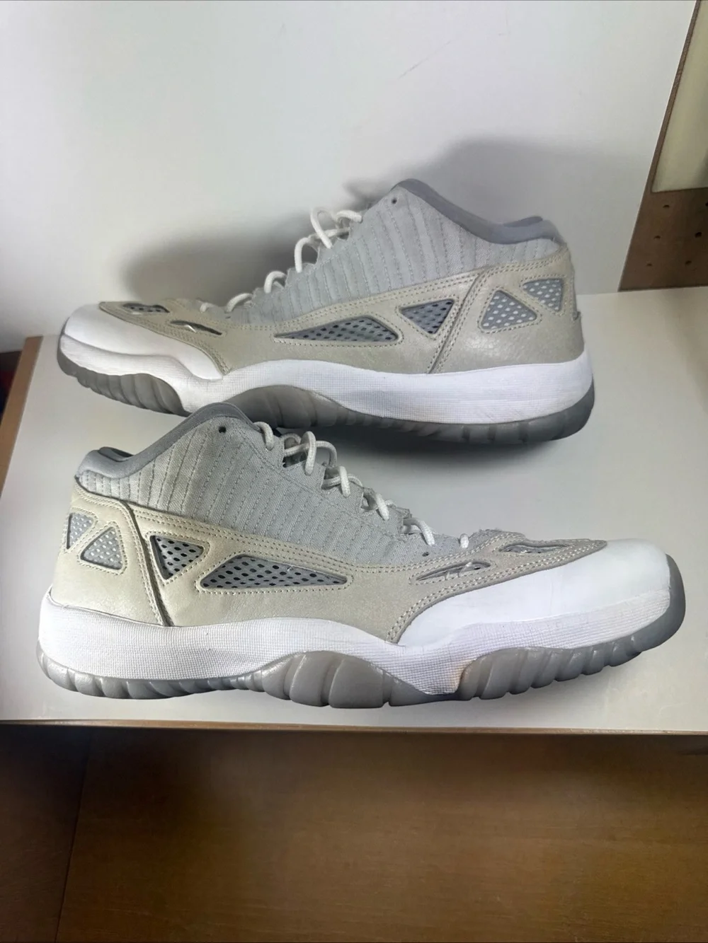 Men's Size 14 Air Jordan 11 Retro Low LE Grey Athletic Sneakers - Picture 5 of 12